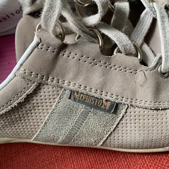 Mephisto Runoff Sneakers, woman’s size 7.5, beige leather and suede. - Picture 3 of 9
